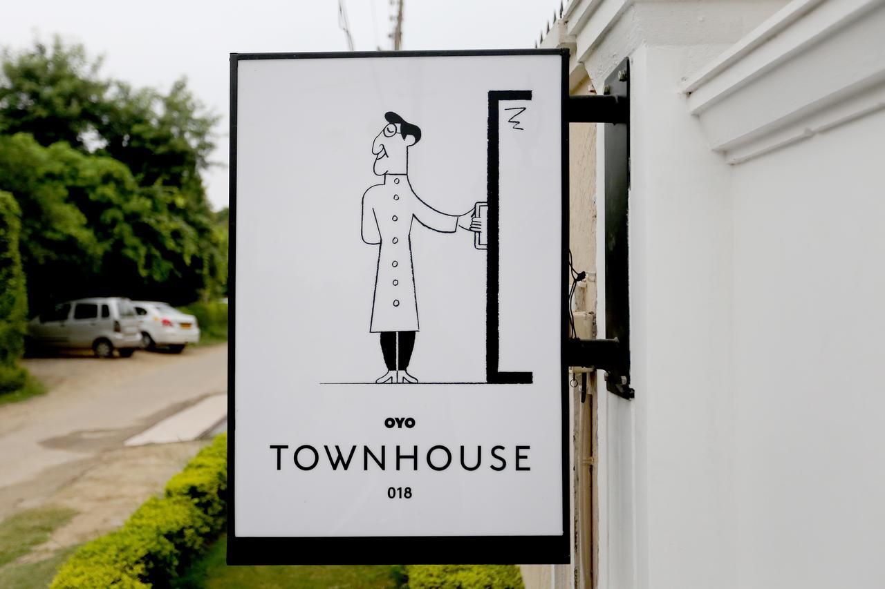 Oyo Townhouse 018 Medanta Hotel Gurgaon Ngoại thất bức ảnh