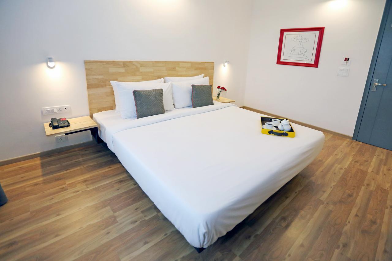 Oyo Townhouse 018 Medanta Hotel Gurgaon Ngoại thất bức ảnh