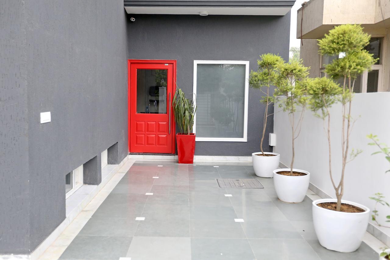Oyo Townhouse 018 Medanta Hotel Gurgaon Ngoại thất bức ảnh
